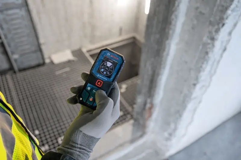 Bosch 0601075000 Laser-Entfernungsmesser Kl.2 GLM 40-31, 40 m, IP65, blau