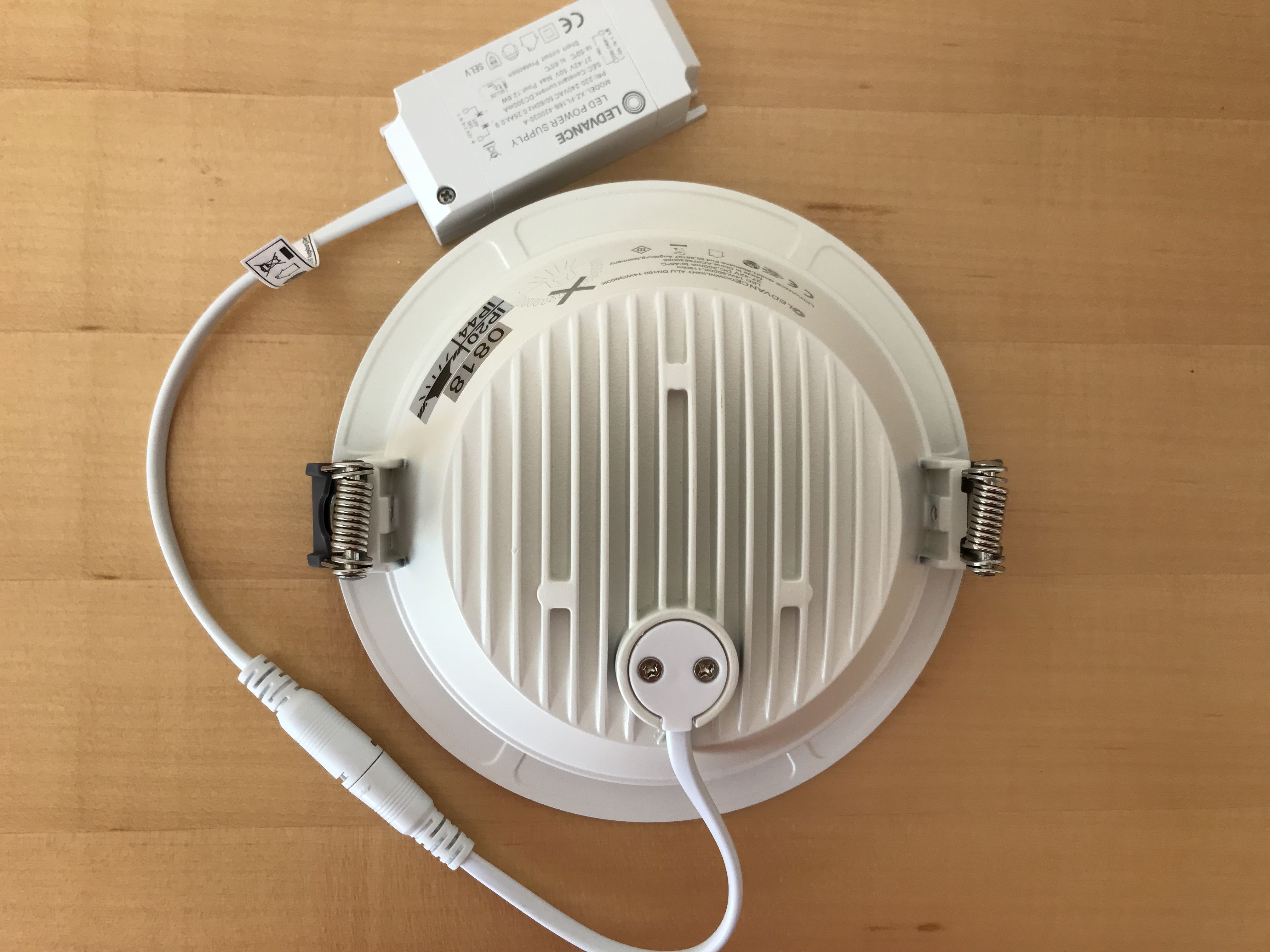 LEDVANCE Downlight 14W, warmweiß, nicht dimmbar, für Ø150mm, IP44
