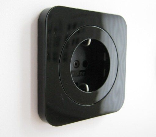 Berker 47432045 Schutzkontakt-Steckdose, R.1/R.3, schwarz glänzend