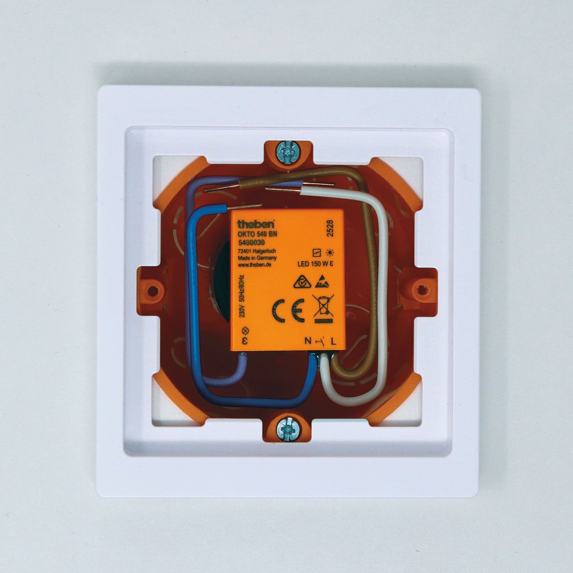 Theben 5400030 OKTO 540 Mini-Stromstoßschalter, ultrakompakte Bauform für flexible Einbaumöglichkeiten