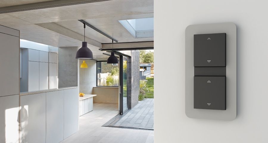 Gira 0211422 Abdeckrahmen 1-fach, Gira E3, grau Soft-Touch mit Trägerrahmen anthrazit