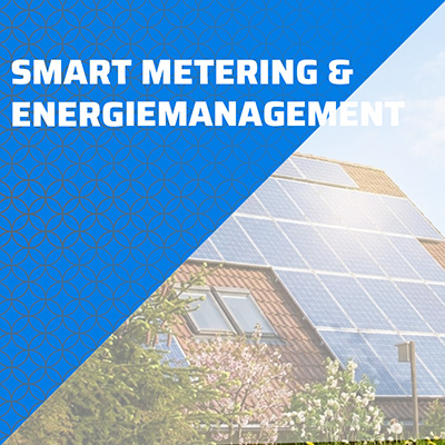 Navigationsbanner zum Thema Smart Metering und Energiemanagement mit einer eingeblendeten Photovoltaikanlage auf einem Hausdach.