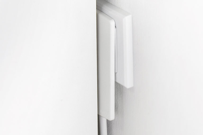 EVOline® Plug 151000155300 flacher Schutzkontakt-Stecker mit Kupplung, weiß