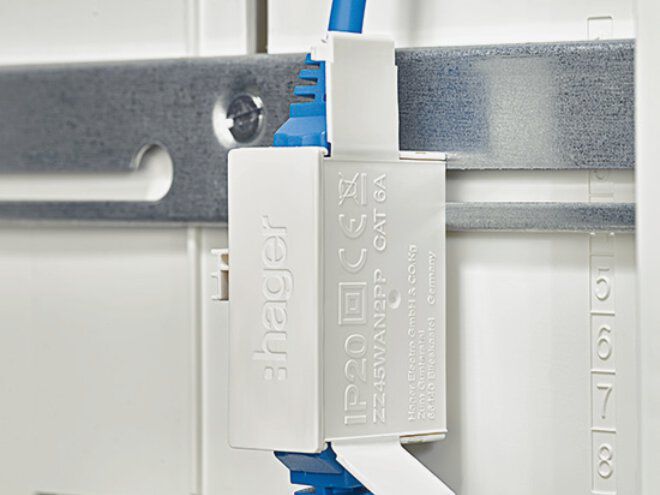 Hager ZZ45WAN2PP RJ45-Buchse in Patch/Patch Ausführung 180° für WAN-Anwendung, IP20, CAT 6A