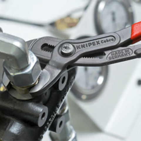 KNIPEX 8701180 Cobra® Hightech-Wasserpumpenzange, 180mm, Feinverstellung mit Druckknopf, Klemmschutz
