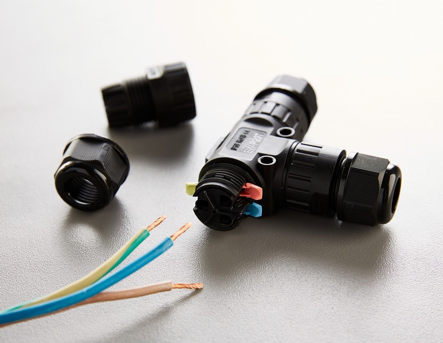 Heitronic 501339 T-Kabelverbinder 3-pol, Ø 9-12 mm, IP68, schraubenlos, für den Außenbereich, für massive oder feindrähtige Leiter