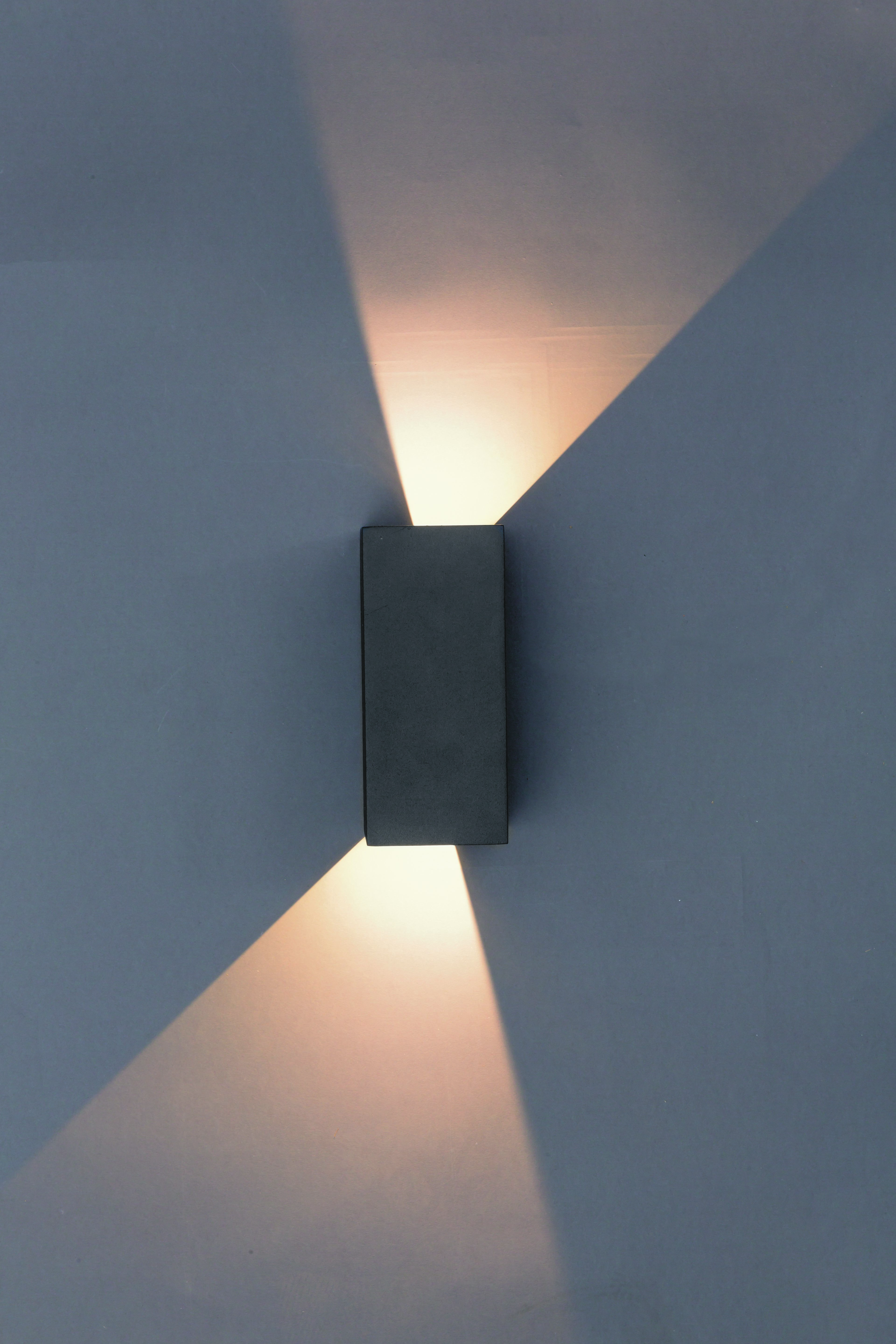 Heitronic 37062 Wandleuchte TILO, 2 x 3 W, 3000 K, IP54, anthrazit