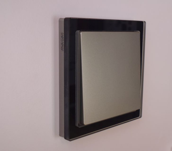 Merten MEG4020-6503 Glas Rahmen 2-fach, D-Life, Onyxschwarz