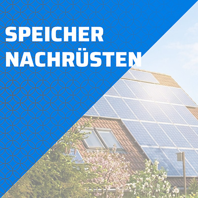 Link zum Nachrüsten von Speichern, im Hintergrund ist eine Solaranlage auf einem Wohnhaus im Frühling zu sehen.