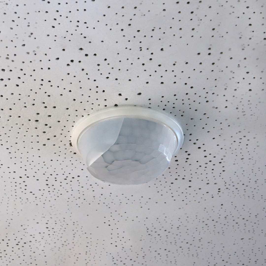 Theben 1030204 PIRA TC DE Korridormelder (PIR) für den Deckeneinbau im Innenbereich, Erfassungsbereich rechteckig 360° mit 25 x 3 m, permanente Lichtmessung, 200 W LED