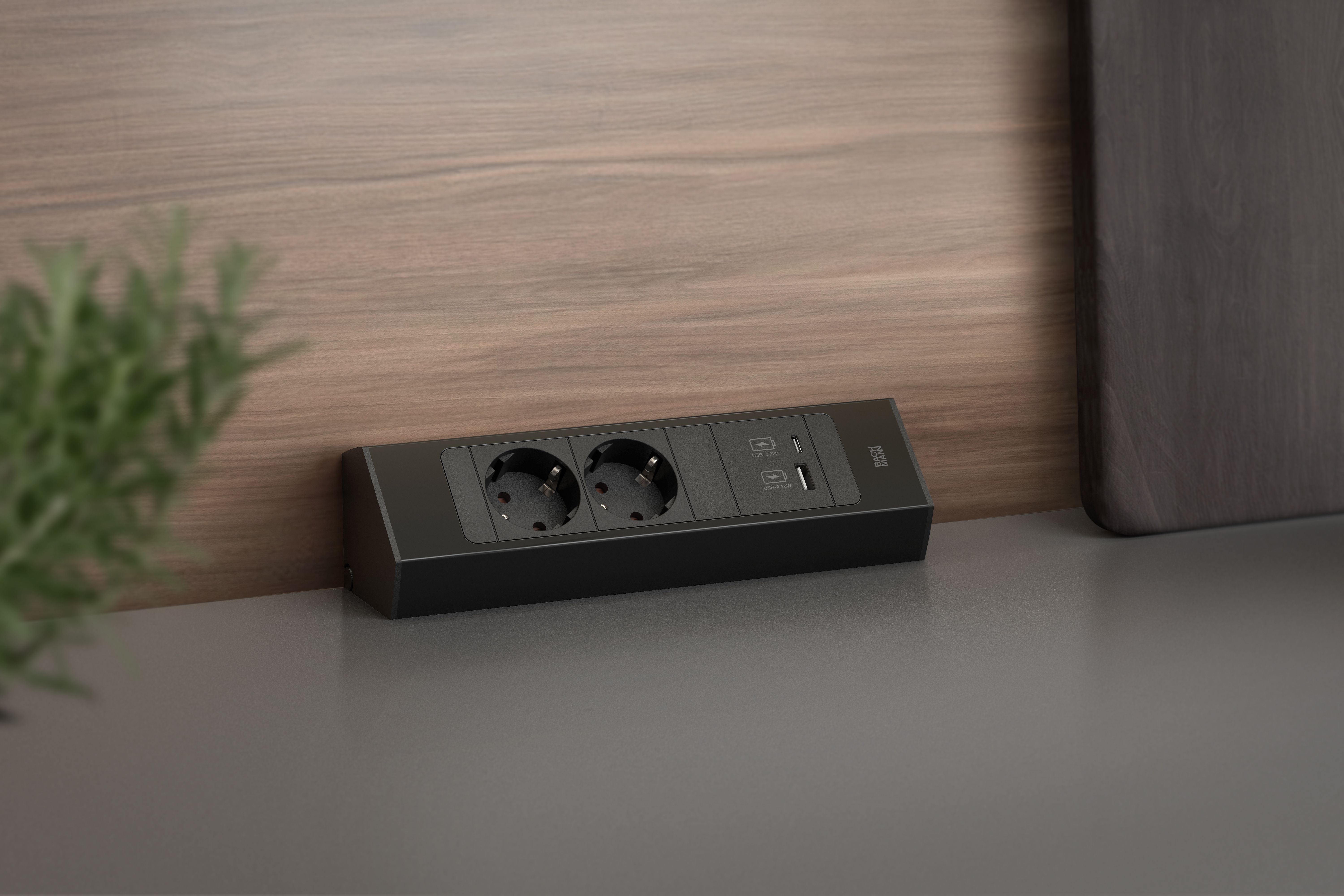 Bachmann 932.102 Steckdosenleiste CASIA 2 Kurz, 2x Schutzkontaktsteckdose, 1x USB A/C 22W, 2,0 m Aderendhülsen und beigelegter Montagestecker, schwarz