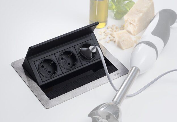 EVOline 159370024900 FlipTop Push S, 3 Steckdosen