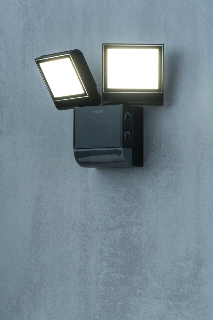 Theben 1020803 theLeda S17-100 BK LED-Strahler 17 W mit Bewegungsmelder 180°, schwarz