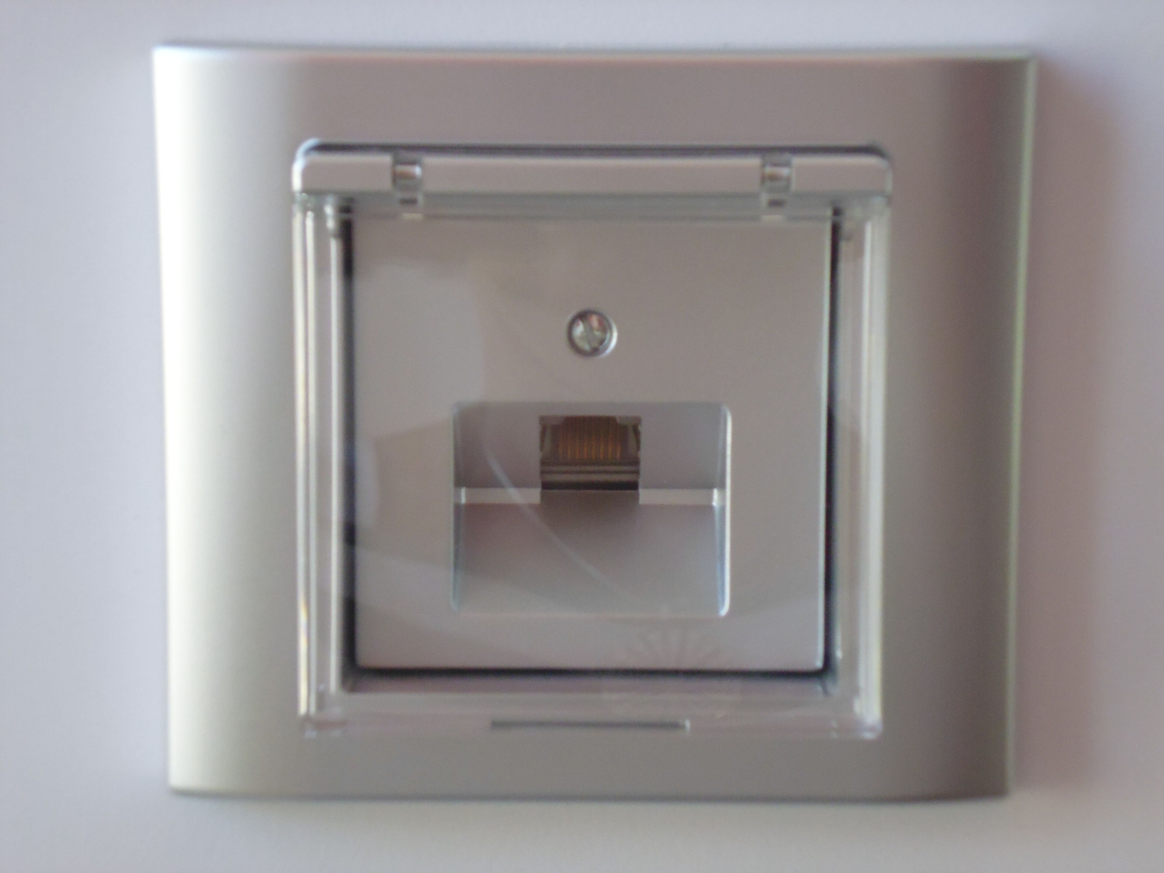 Merten 516919 Zwischenring mit transparentem Klappdeckel, AQUADESIGN, polarweiß