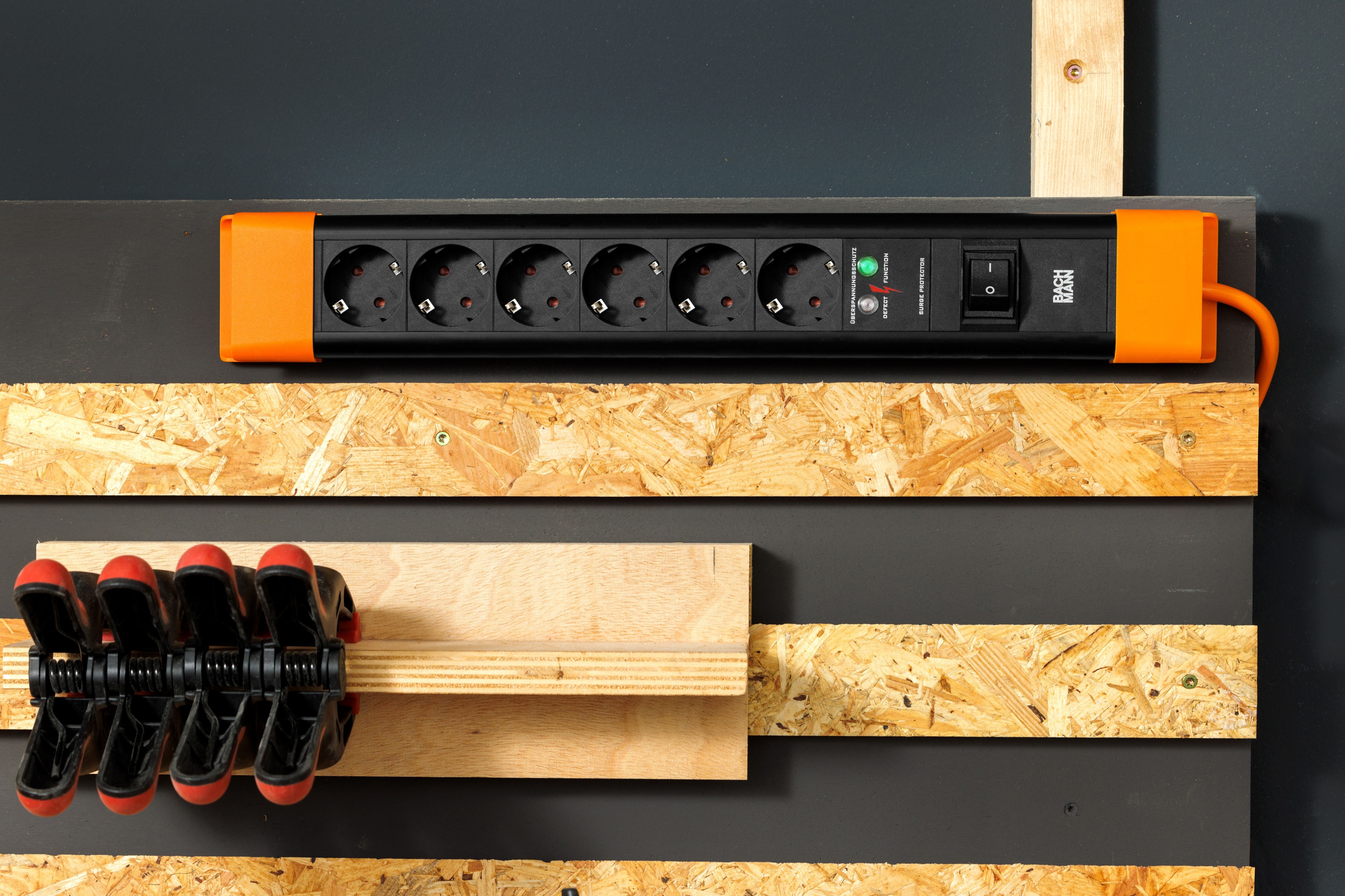 Bachmann BM005919 Steckdosenleiste CONNECTUS, 4x Schutzkontaktsteckdose, 1x Schalter, 2,0 m Schutzkontaktwinkelstecker, schwarz / orange