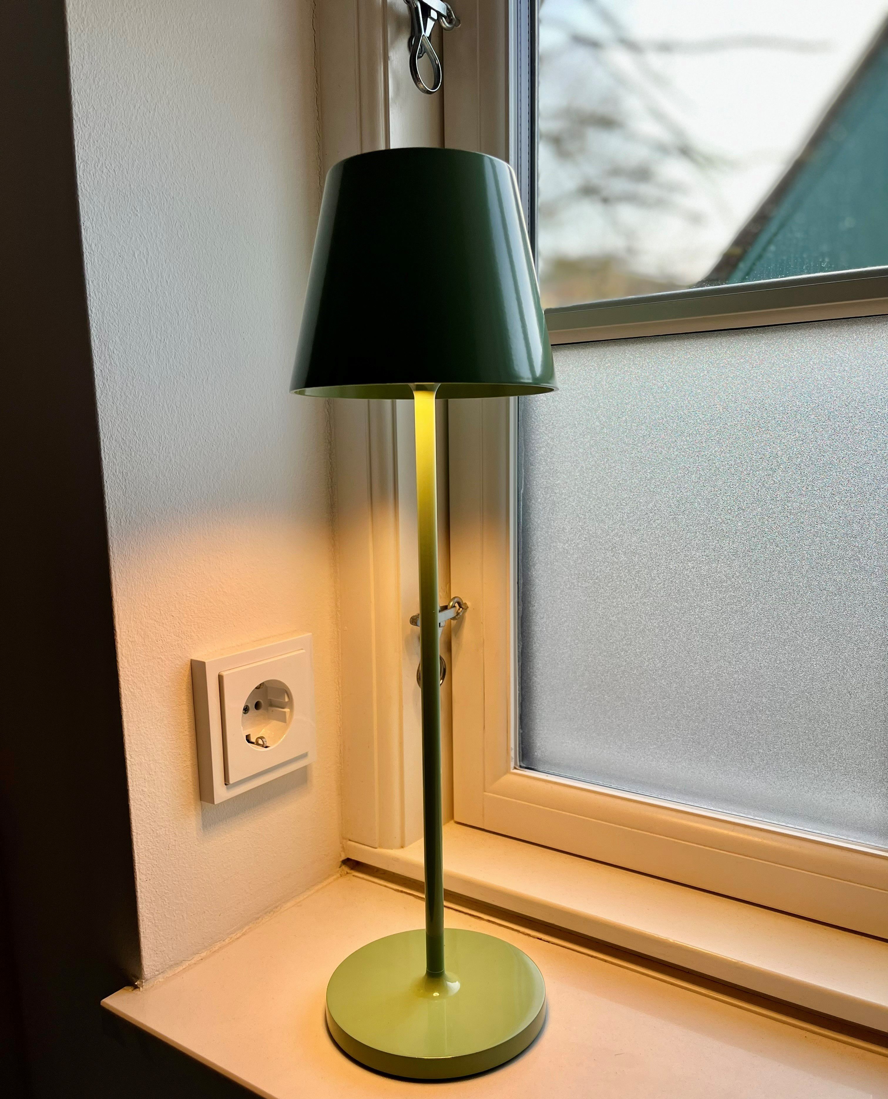 ALED 5702062810508 LED-Tischleuchte Calida Mini grün, Induktionsladung, mit Akku, stufenlos dimmbar, 2,2W, 190lm, CRI97, IP54