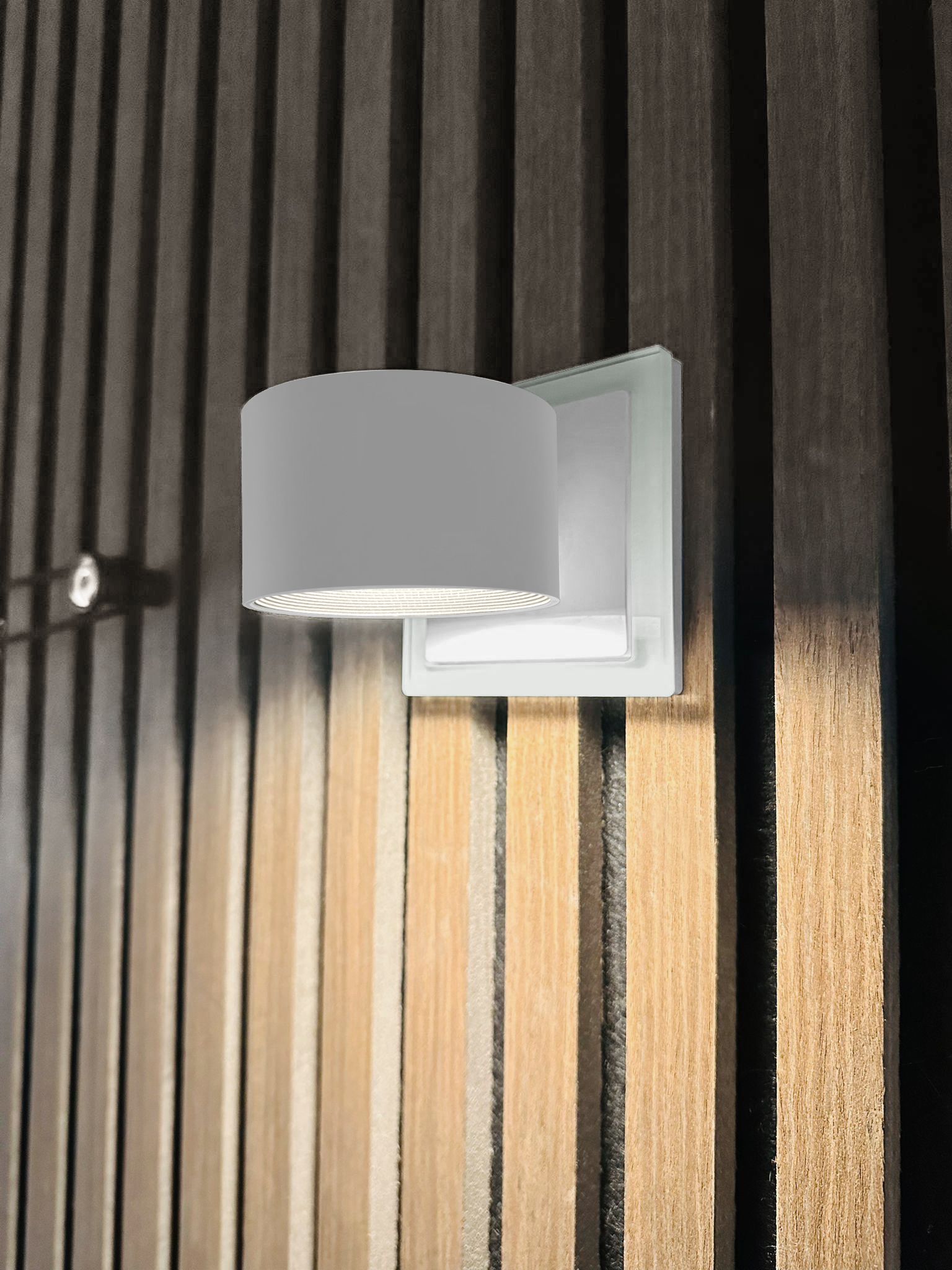 qles AWR0625 Akku Wandleuchte, für Merten System-M, LED/3 Farbstufen (2700K, 4000K, 5700K), Aktivweiß glänzend, rund, IPX4, dimmbar, magnetisch/abnehmbar