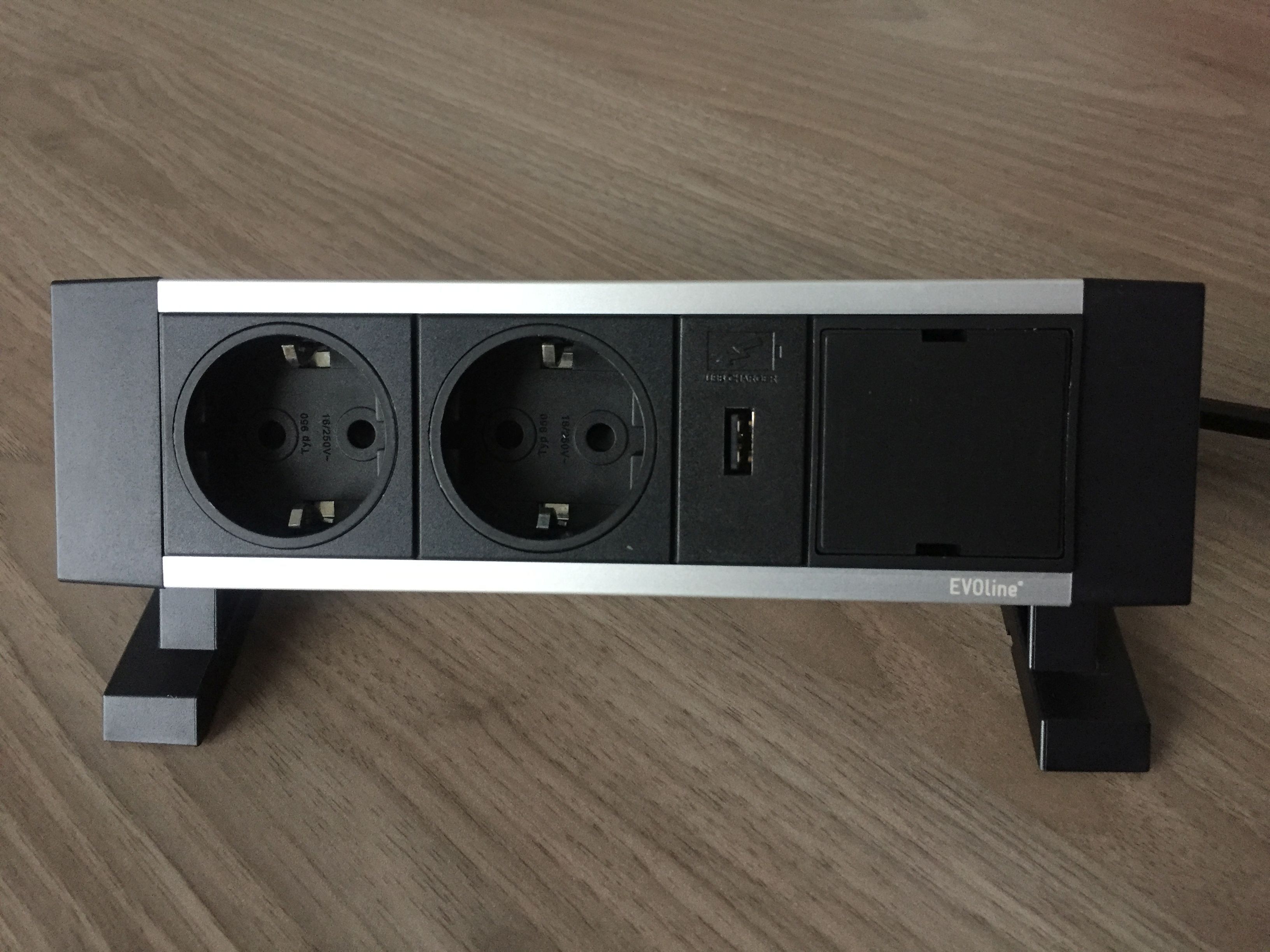 EVOline Dock Square 159380000100 mit USB-Charger u. 2 Steckdosen