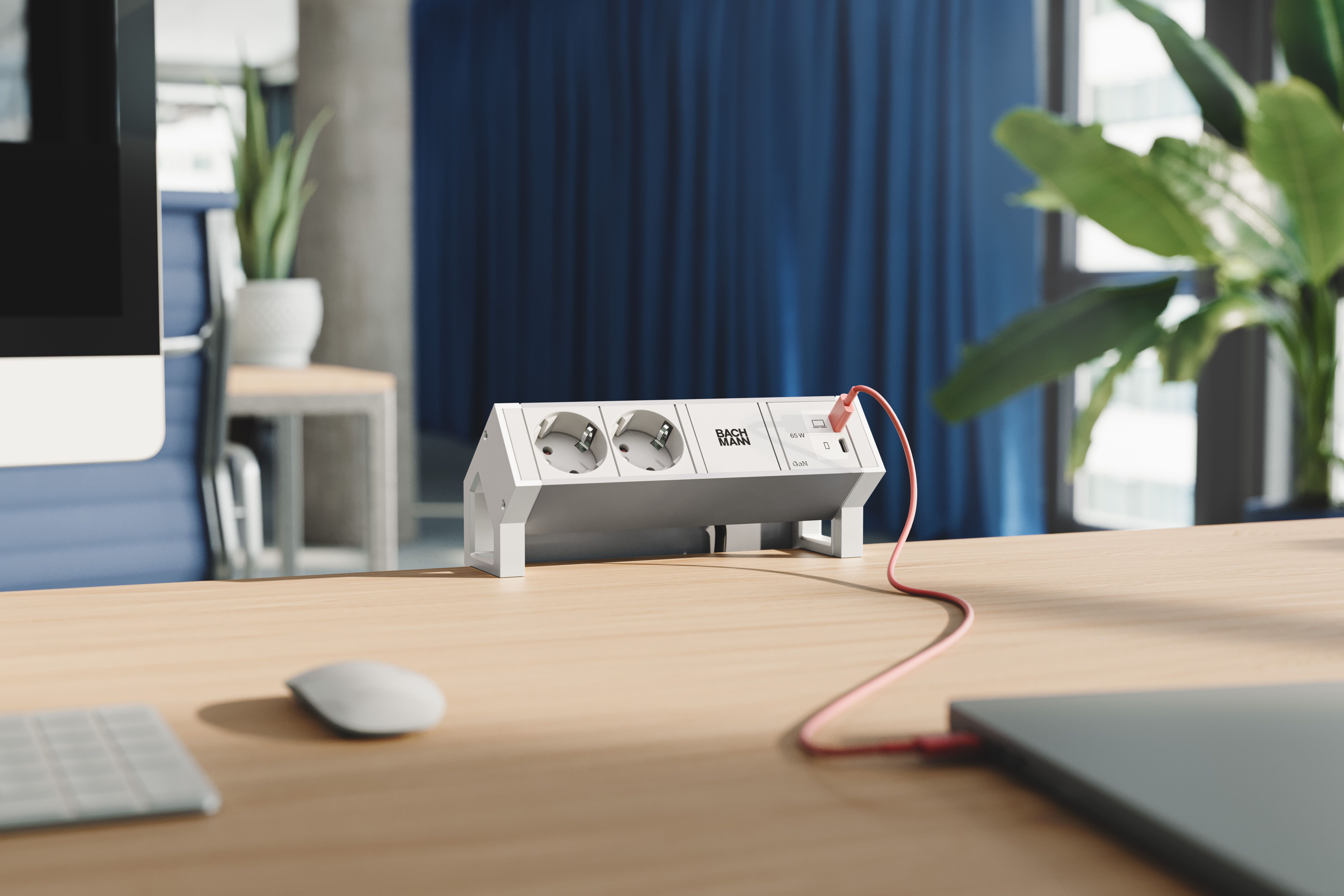 Bachmann BM0022043 Steckdosenleiste DESK2, 2x Schutzkontaktsteckdose, 1x USB C/C 65 W, 0,2 m GST18, inklusive Haltewinkel, aluminium/weiß