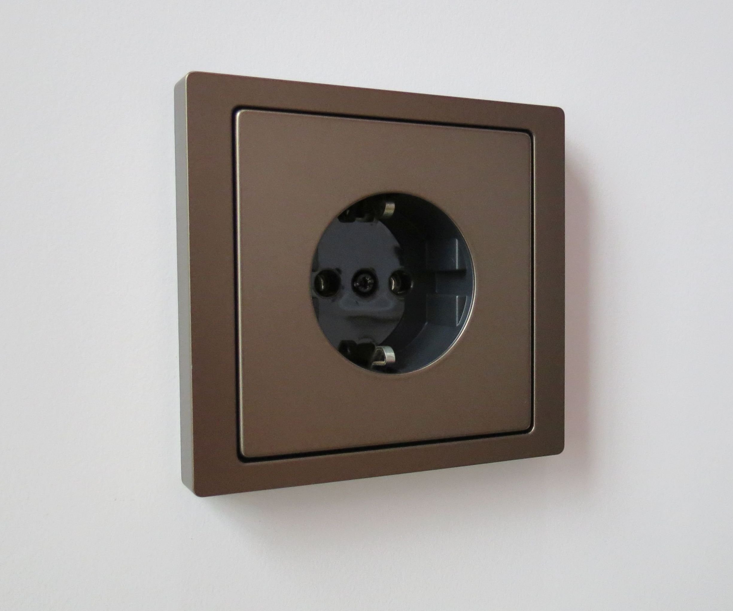 Merten MEG2301-6052 Schutzkontakt-Steckdose, Steckklemmen, System Design, Moccametallic