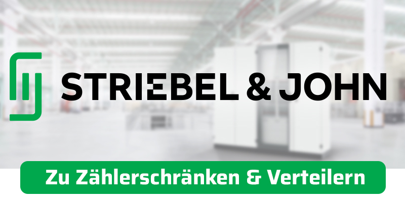 Grünes Logo von Striebel & John vor einem unscharfen Werkshallen-Hintergrund mit Zählerschränken. Ein grüner Button unten mit dem Text: „Zu Zählerschränken & Verteilern“.