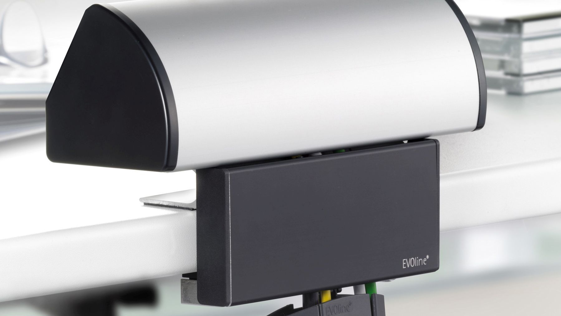 EVOline Dock mit 2 Steckdosen + USB, mit Quicklock-Befestigung