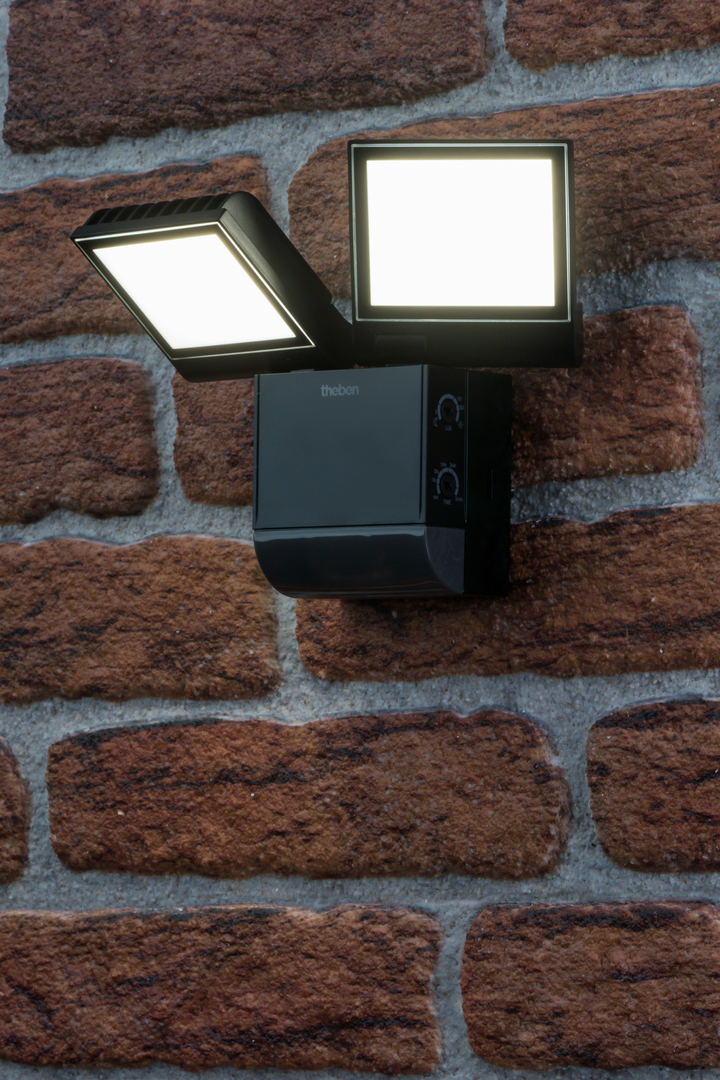 Theben 1020803 theLeda S17-100 BK LED-Strahler 17 W mit Bewegungsmelder 180°, schwarz