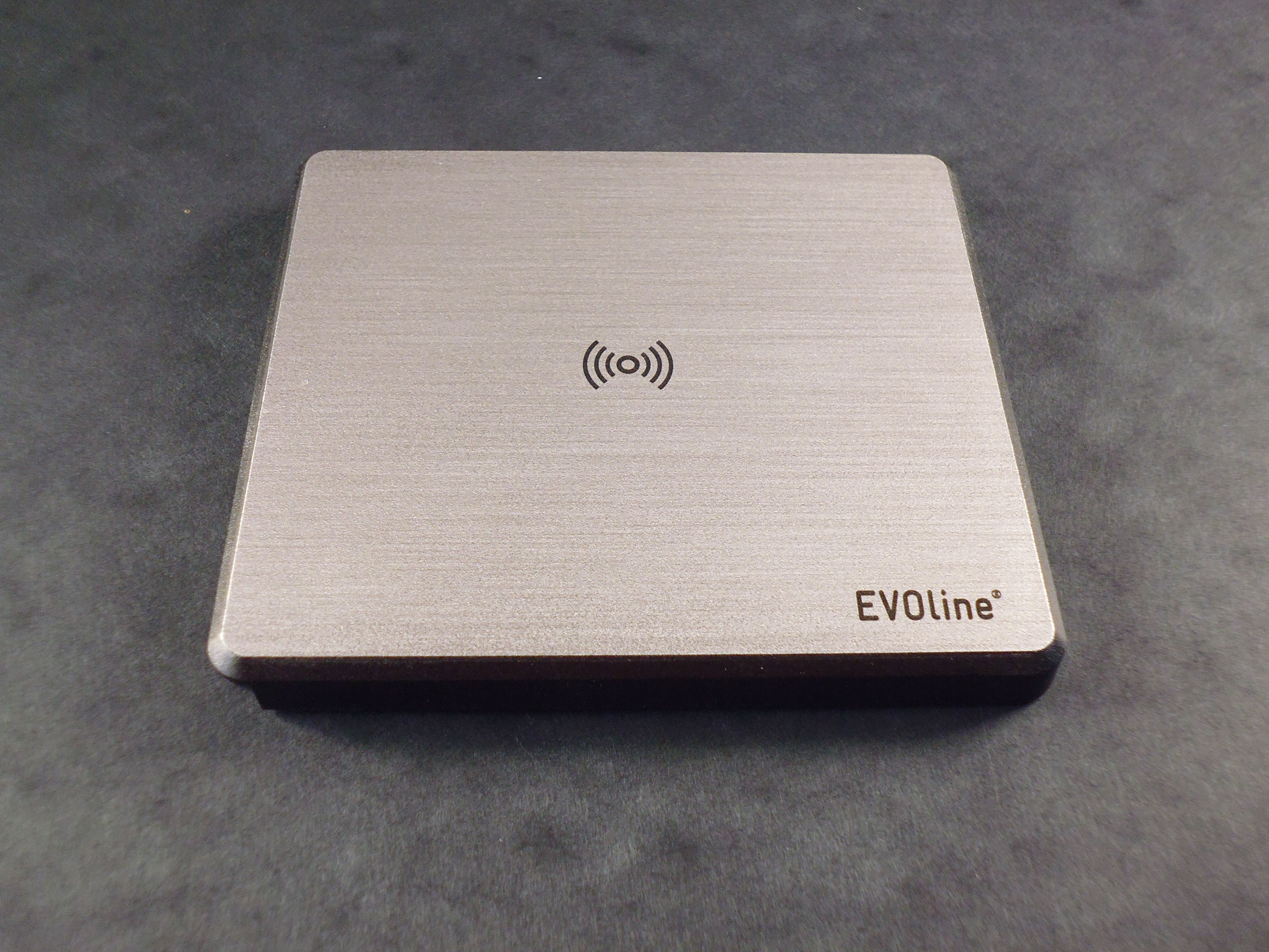 EVOline® 159270003500 Tisch-Einbausteckdose Square80 mit Qi-Ladestation +USB +CAT6 3m-flexibel