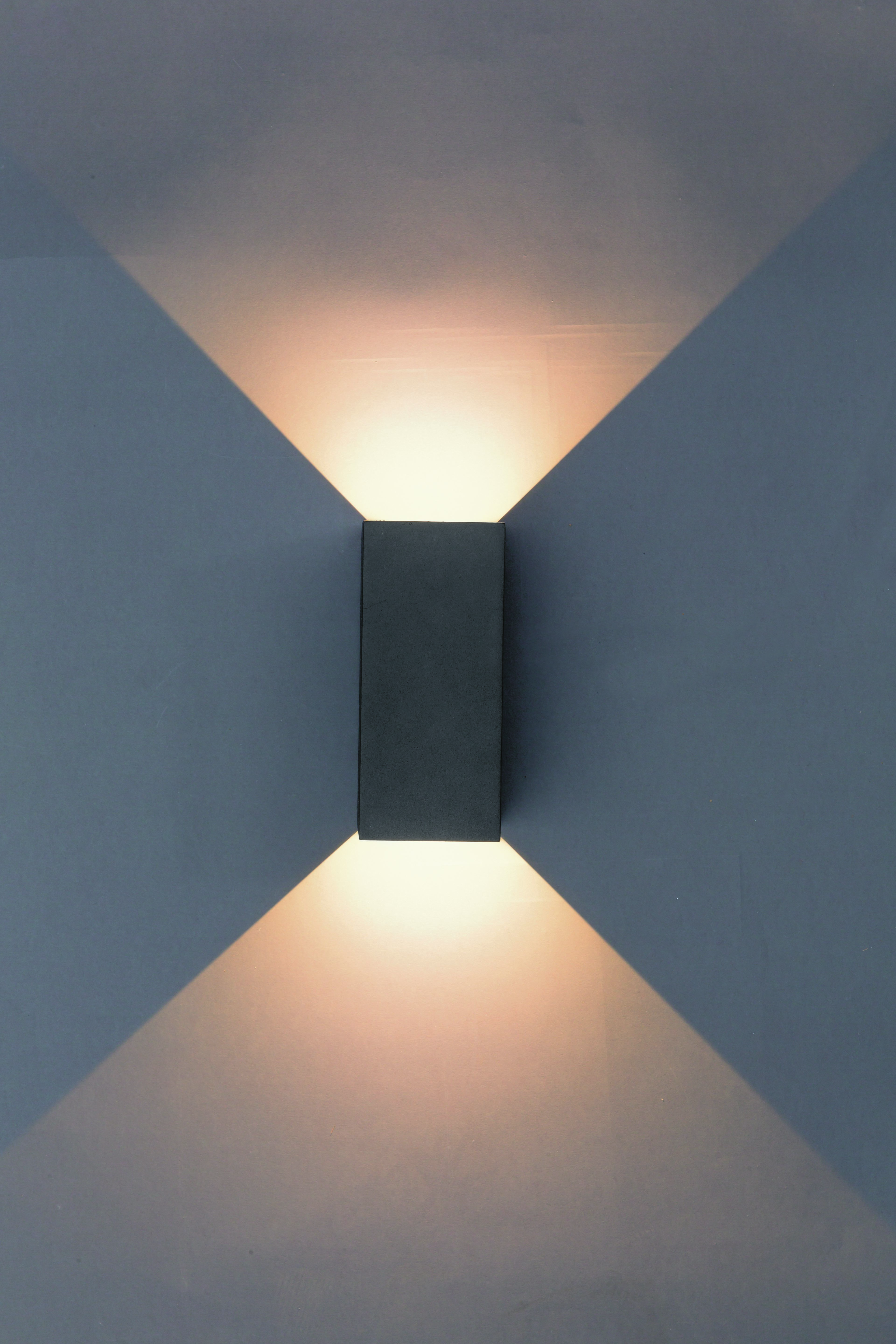Heitronic 37062 Wandleuchte TILO, 2 x 3 W, 3000 K, IP54, anthrazit