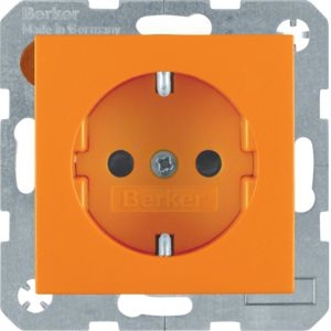 Berker 41431914 Schutzkontakt-Steckdose für spezielle Anwendungen mit Schraub-Liftklemmen S.x/B.x orange matt
