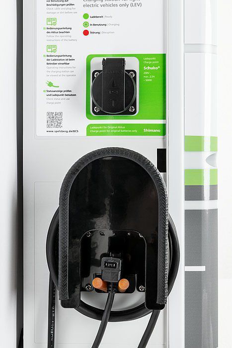 Spelsberg 58012201 E-Bike Ladestation mit 4 Ladepunkten und Cloud-Anbindung, 2x Schutzkontakt-Steckdose, 1x Bosch, 1x Shimano