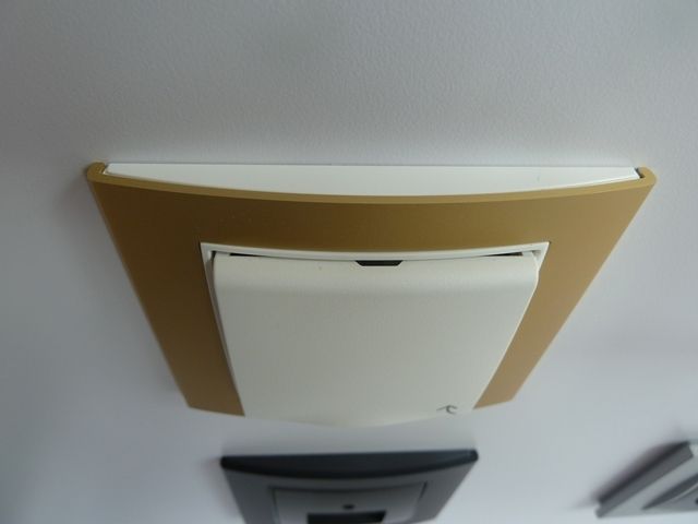 Berker 10143046 Rahmen 4-fach, B.3, Alu, gold/polarweiß