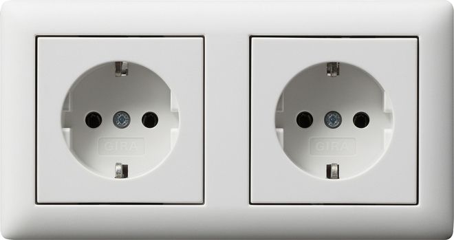 Gira 479304 Schutzkontakt-Steckdose 2-fach vorverdrahtet mit Rahmen , Standard 55, reinweiß seidenmatt