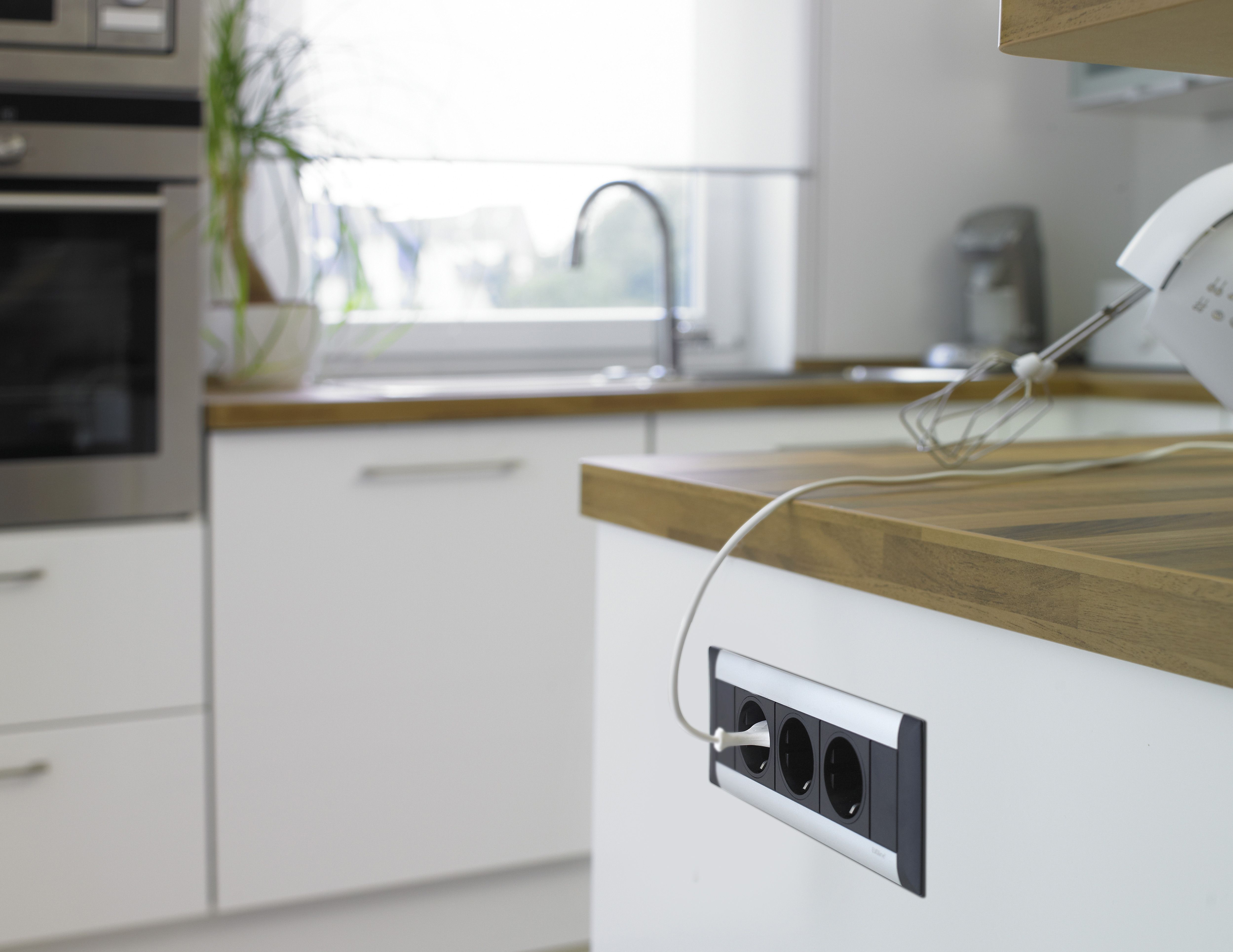 EVOline 159610000900 Frame Dock "Small" mit 3 Steckdosen, für den Schreibtisch