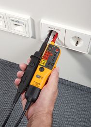 Fluke 4093088 T110 Spannungsprüfer 12-690V AC/DC