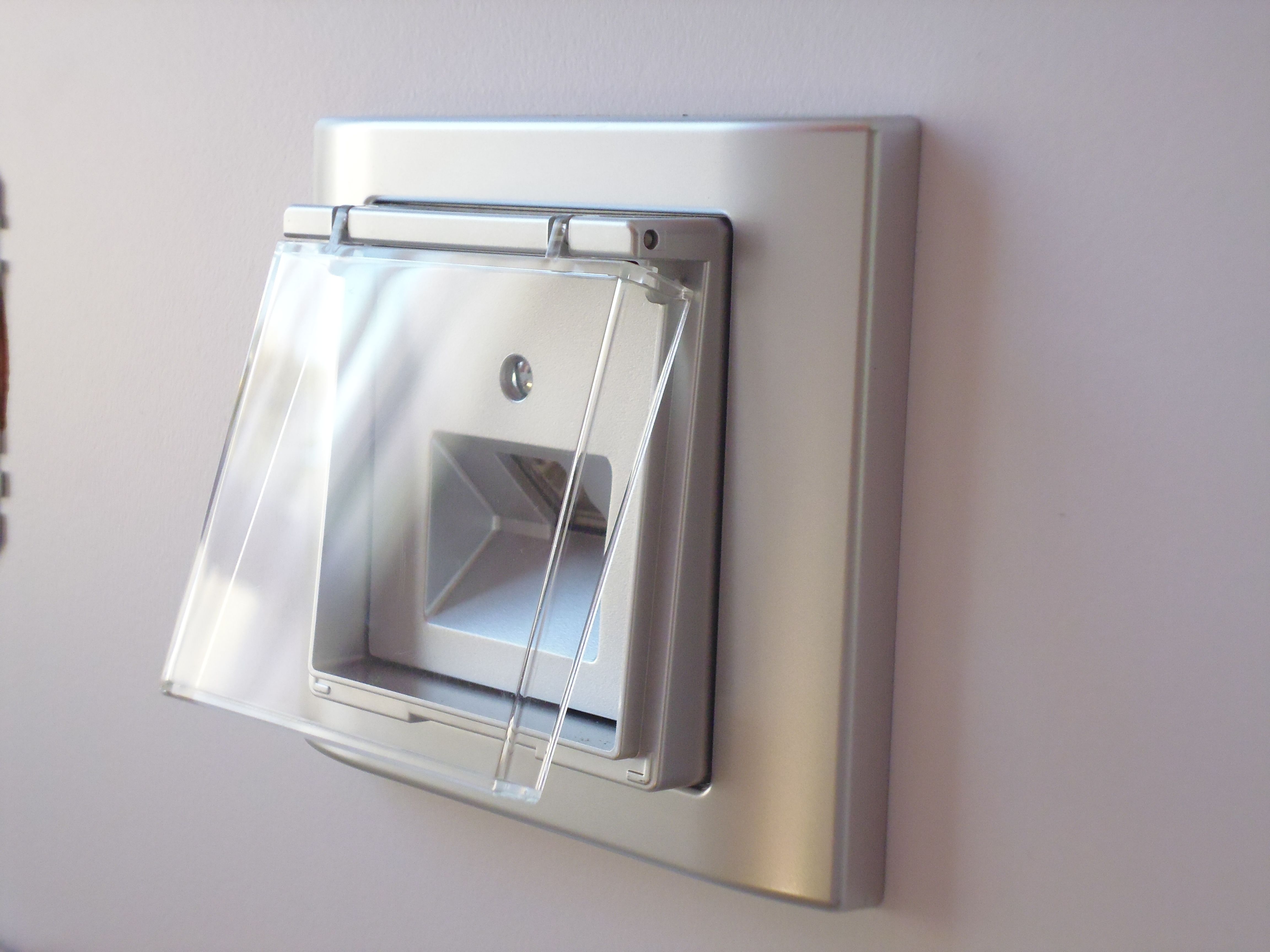 Merten 516914 Zwischenring mit transparentem Klappdeckel, AQUADESIGN, anthrazit