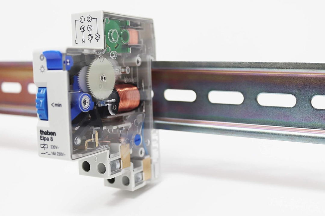 Theben 0080002 ELPA 8 Treppenlicht-Zeitschalter, elektromechanisch, TLZ, ohne Stand-By-Verbrauch, 3-Leiter, 4-Leiter, nachschaltbar nach 30 Sekunden, 300 W LED, Kippschalter für Dauerlicht