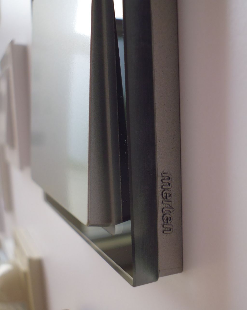 Merten MEG4010-6503 Glas Rahmen 1-fach, D-Life, Onyxschwarz