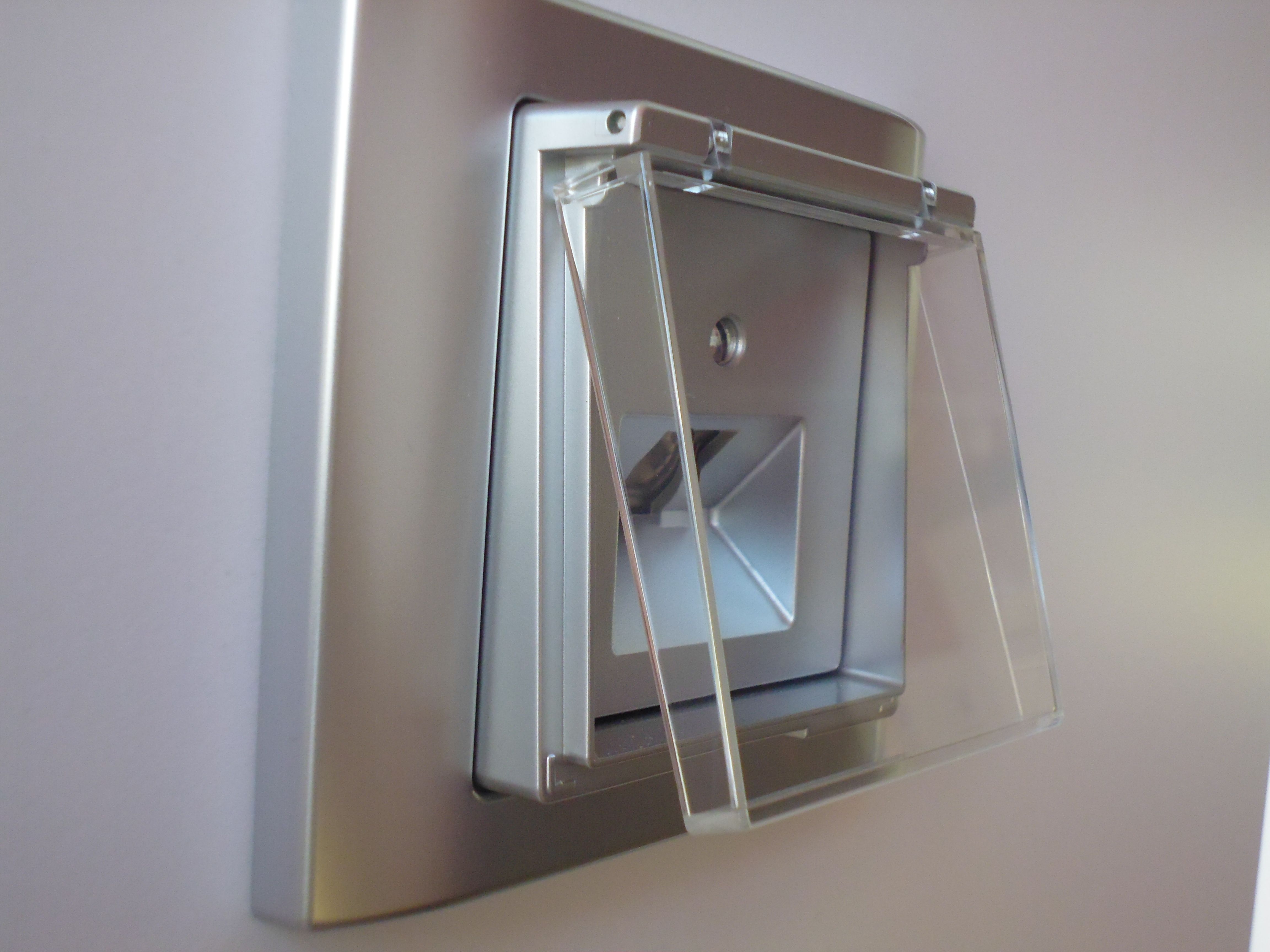 Merten 516960 Zwischenring mit transparentem Klappdeckel, AQUADESIGN, aluminium