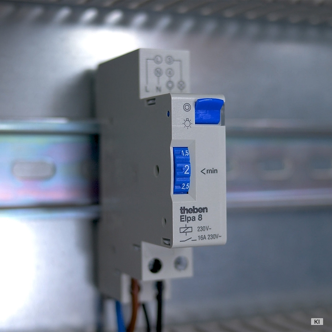 Theben 0080002 ELPA 8 Treppenlicht-Zeitschalter, elektromechanisch, TLZ, ohne Stand-By-Verbrauch, 3-Leiter, 4-Leiter, nachschaltbar nach 30 Sekunden, 300 W LED, Kippschalter für Dauerlicht